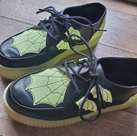 COPY - "Krypt Web Glow" shoes - Picture 2 of 3